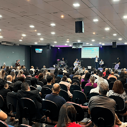 Projeto de sonorização Deep Sound em igreja durante o culto