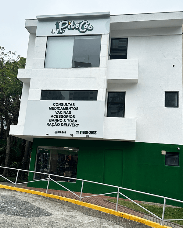 Fachada do prédio da PitéCão em Alphaville Comercial, Barueri